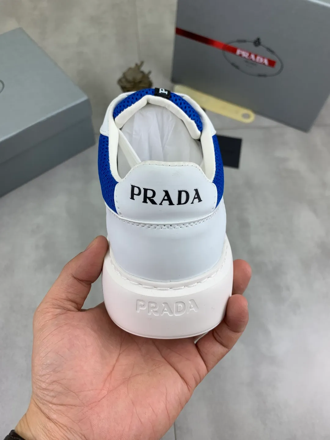 Men's shoes 💰P580💰 [New style] High version official website popular models are on the market, 🆘 Trendy brand (Prada) mainly promotes popular models, avant-garde and versatile fashion men's shoes private version mold opening, cowhide surface splicing 1:1.. Fashionable and simple, original imported cowhide lining cowhide feet; the atmosphere and personality are more fashionable, eye-catching and pursuing class. It will subvert the old idea and be a must-have for fashion trendsetters with you! Must keep it for yourself! Tall and comfortable, large and low, high-end quality workmanship. Size: 38-44 6️⃣colors available.